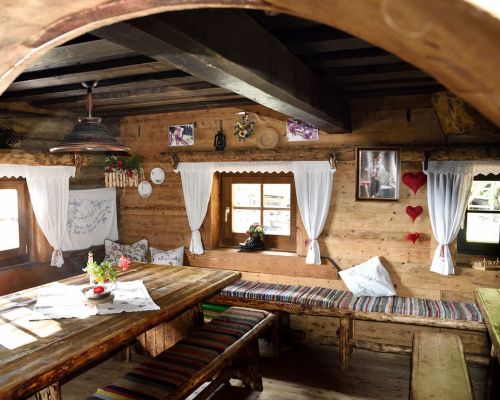 the dining room of the Lärchbodenalm
